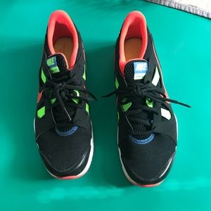 Nike sneakers lightly warn black orange green 9.5